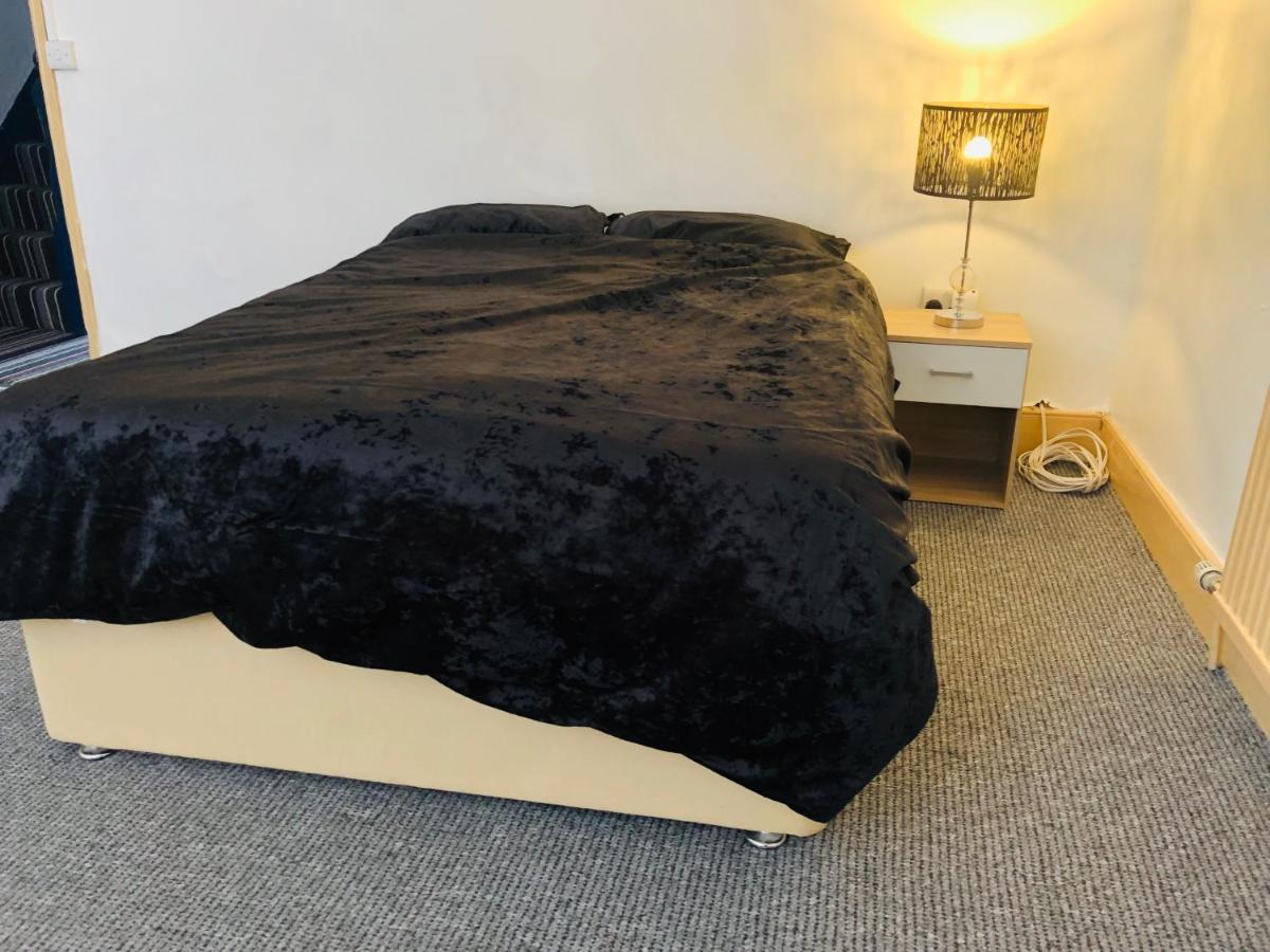 Shous Guest House Emersons Green Экстерьер фото