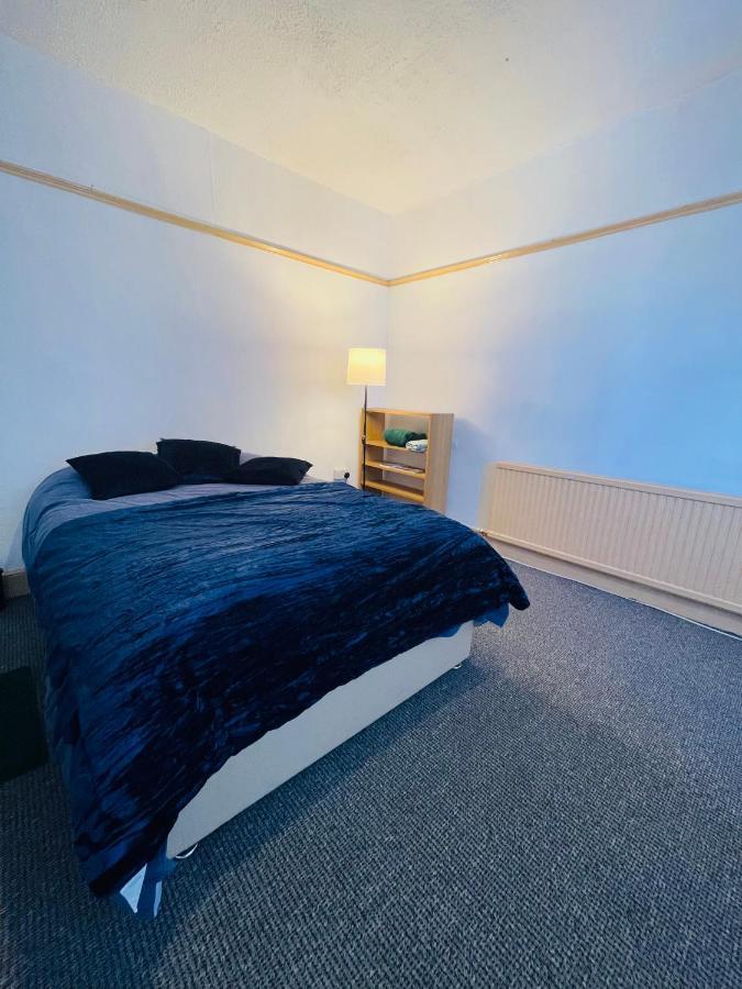 Shous Guest House Emersons Green Экстерьер фото